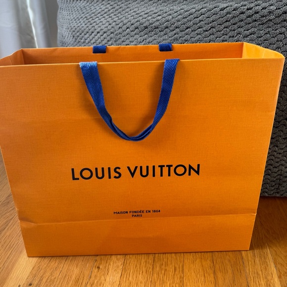 Louis Vuitton Storage Box, Shopping Bag, and Ribbon - Picture 4 of 4